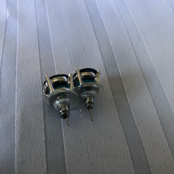 Teal stud earrings - Picture 2 of 3